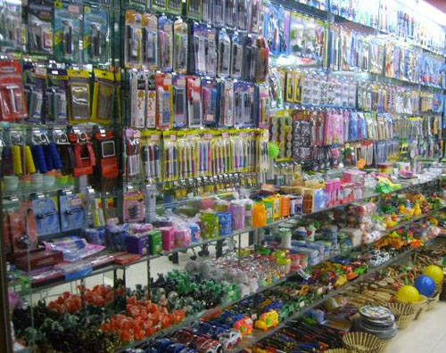 两元店怎么加盟加盟费多少：本人想开一家2元连锁店需要多少钱;谢谢