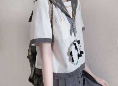 ​男生摸和咬小兔兔