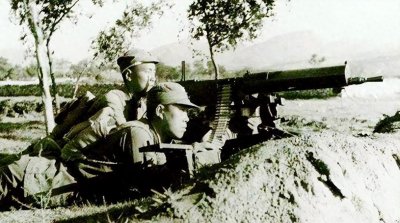 1944年,新四军老兵鲁冰身中6枪,躺在山中7天7夜,最后成功突围